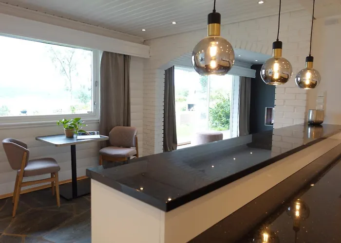 Villa Arboretet - Seaside Villa With Private Pool & Infrared Sauna In The Heart Of Arboretet, Bergen